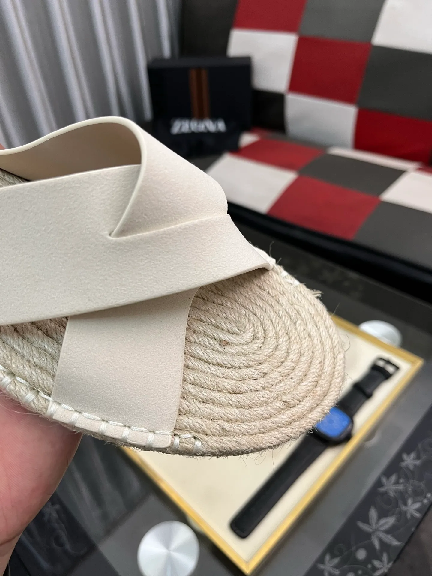 Men's shoes 💰320⌚️⌚️《HERMES》Hermès 💁♂️Men's casual slippers, compare the quality at the counter🧚🏿♂️ The upper layer has a stone pattern with clear texture, showing high-end, high-end, comfortable to wear and versatile. Purely hand-pulled, raw rubber breathable outsole, breathable and comfortable lambskin lining, 100% comfortable density, original rubber outsole wear-resistant code number 38-44. Can be customized 45-46-47